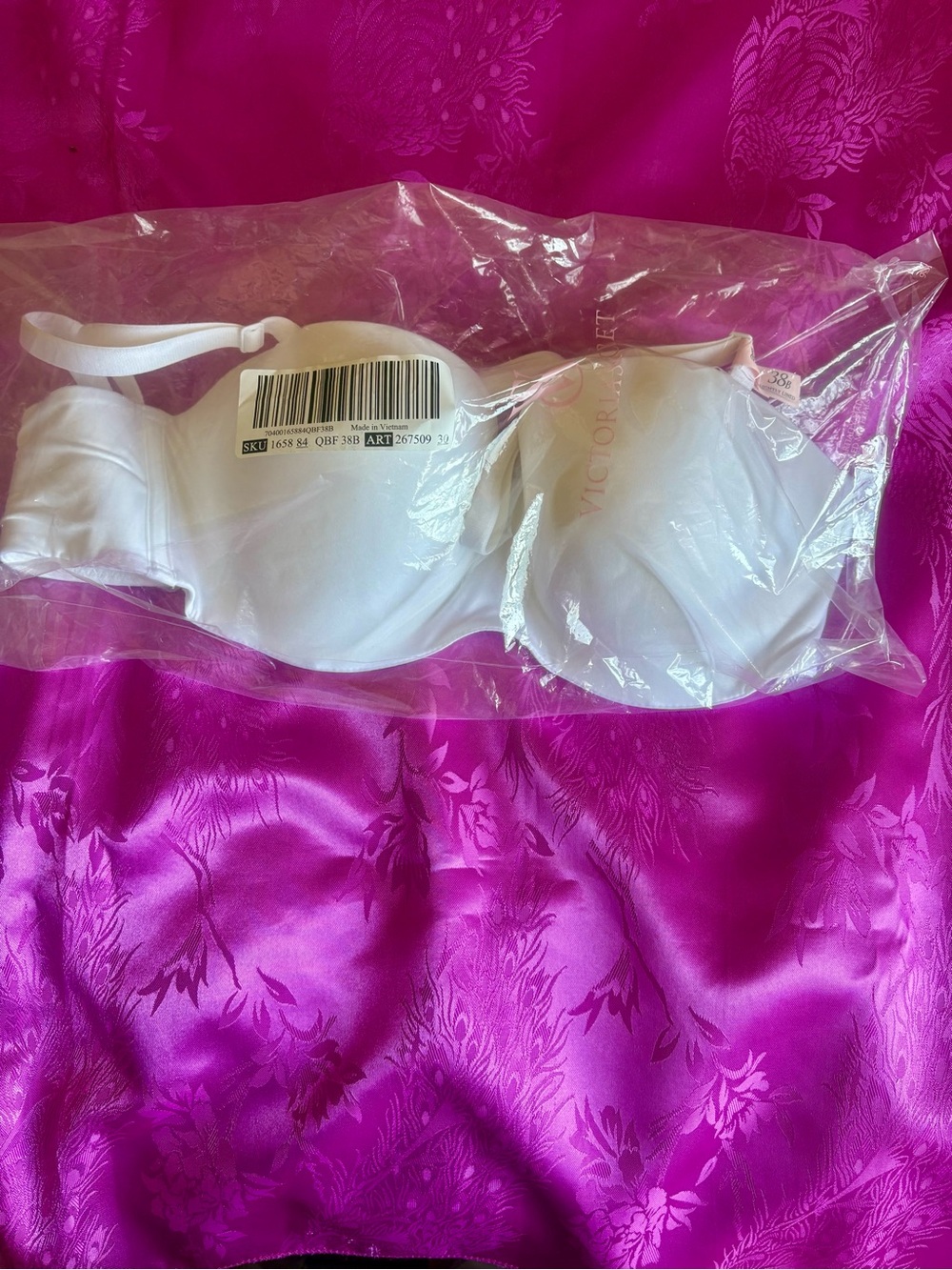 VS Lightly Lined T-Shirt Bra in Pointelle